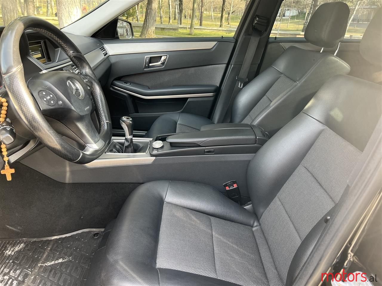 2010' Mercedes-Benz E 220 photo #6