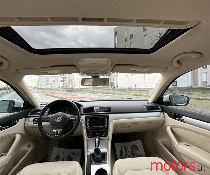 2013' Volkswagen Passat photo #2