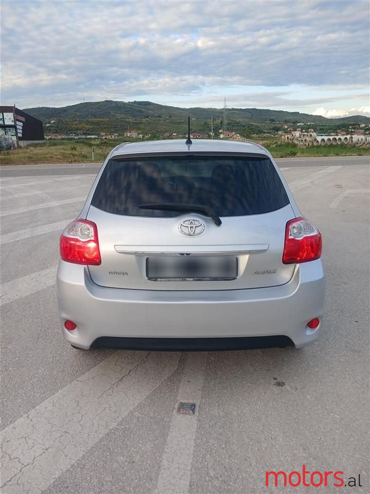 2012' Toyota Auris photo #6