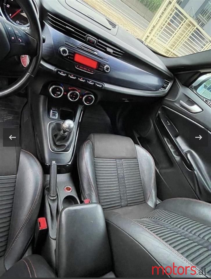 2012' Alfa Romeo Giulietta photo #4