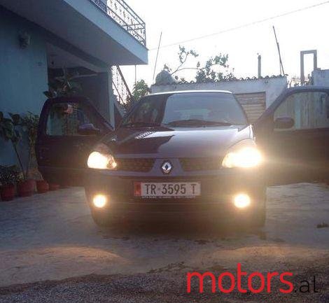 2001' Renault Clio photo #1