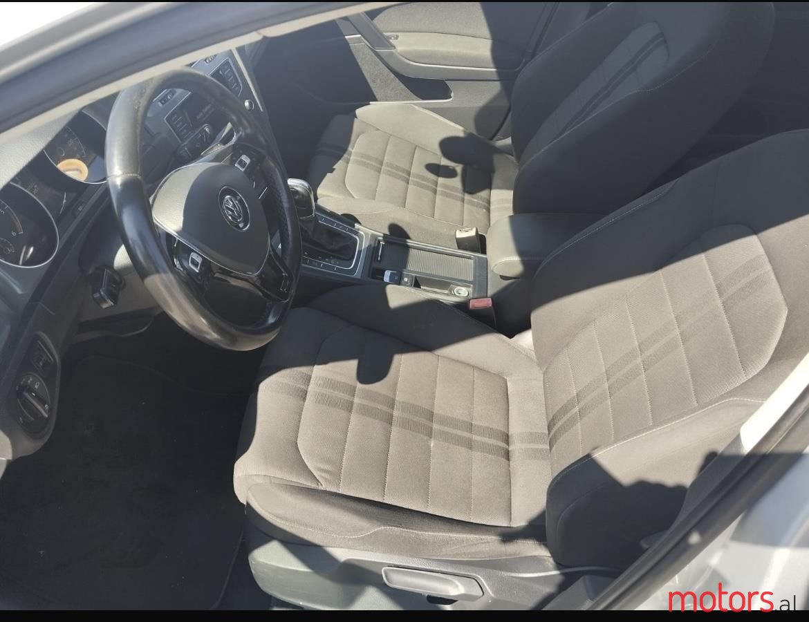 2013' Volkswagen Golf photo #2