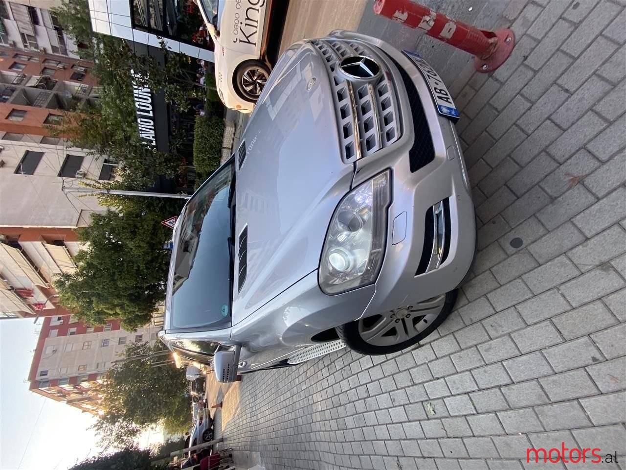 2010' Mercedes-Benz 350 photo #5