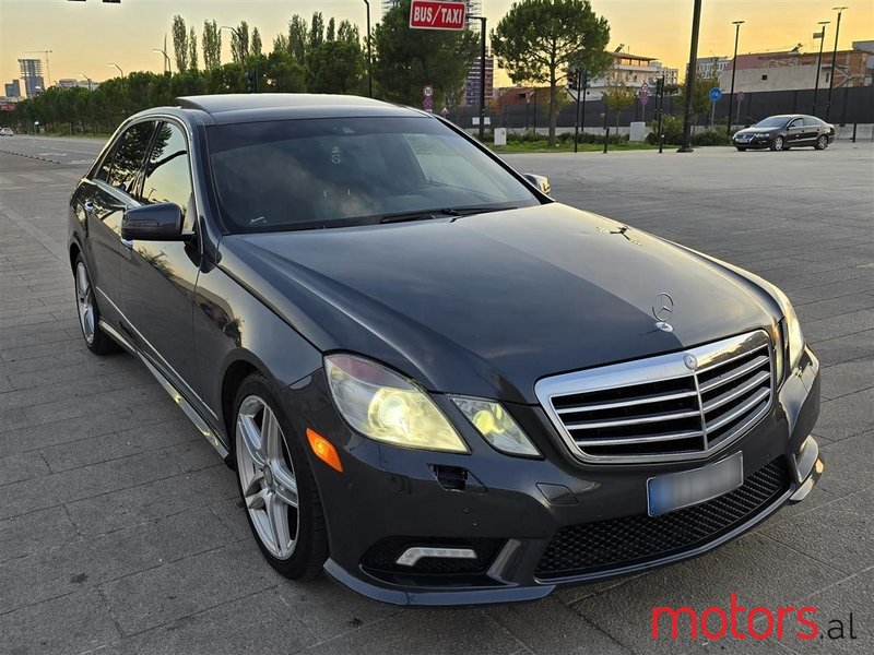 2011' Mercedes-Benz E 350 photo #2