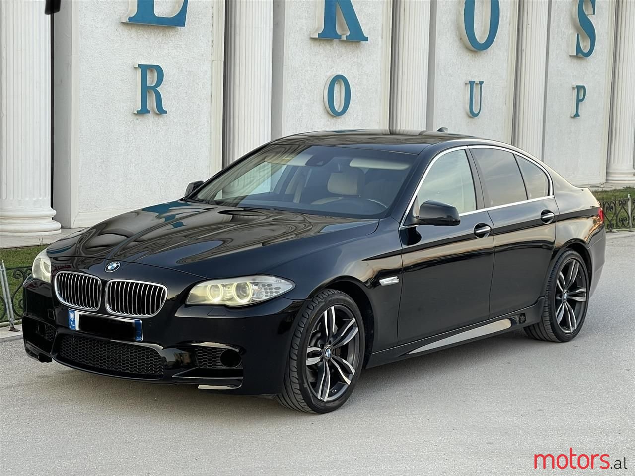 2012' BMW 528 photo #1