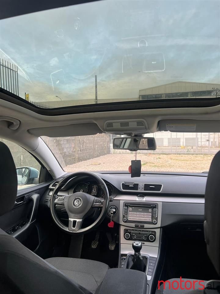 2012' Volkswagen Passat photo #5