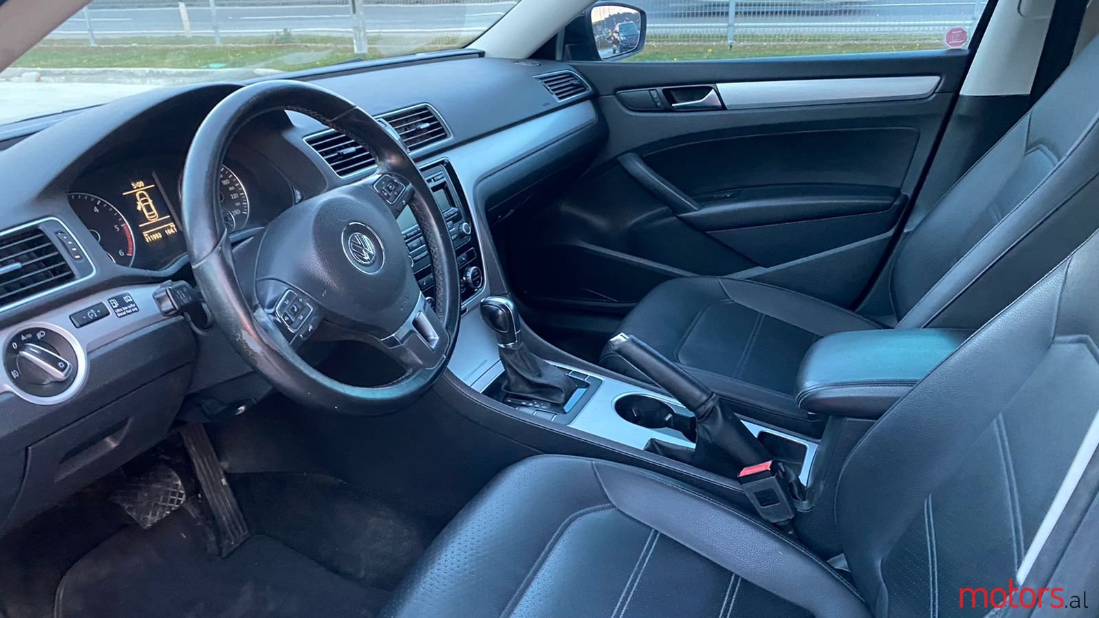 2013' Volkswagen Passat photo #6