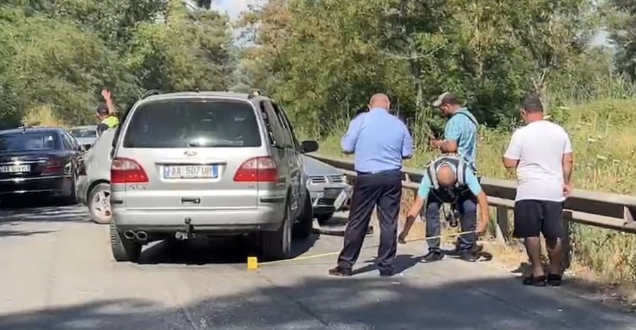 Përplasje e fortë mes dy automjeteve në Fier, dy të plagosur në spital