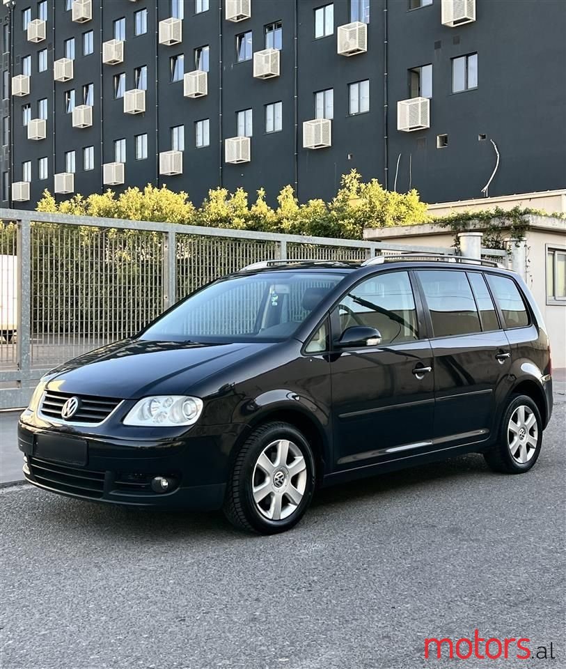 2005' Volkswagen Touran photo #1