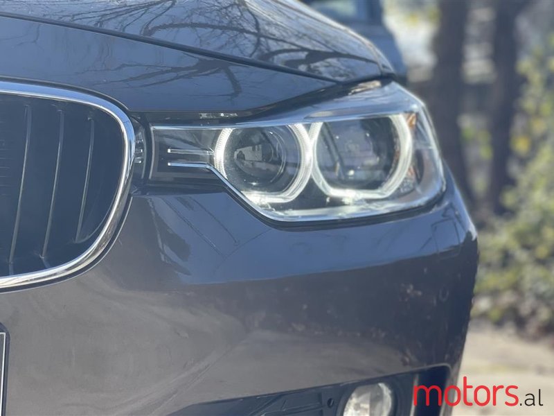2012' BMW 320 photo #6