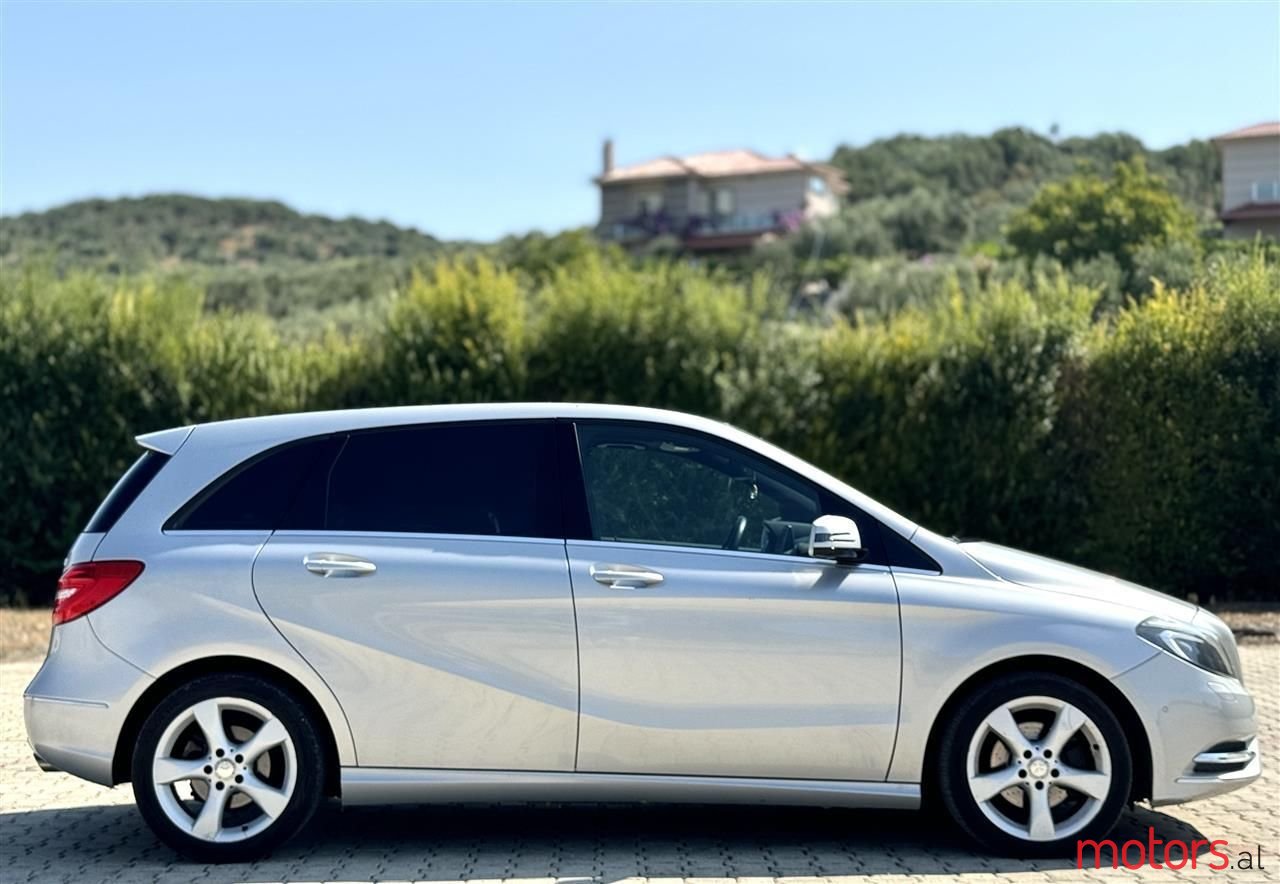 2013' Mercedes-Benz B 200 photo #5