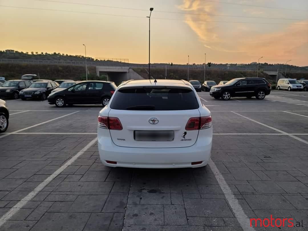 2009' Toyota Avensis photo #2