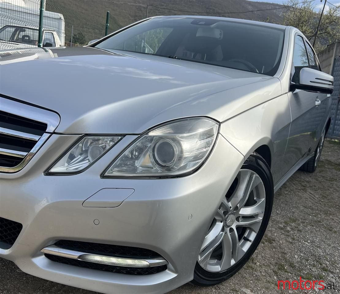 2012' Mercedes-Benz E 220 photo #1
