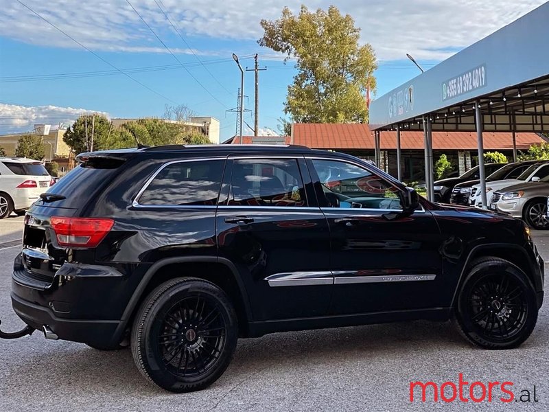 2011' Jeep Grand Cherokee photo #3