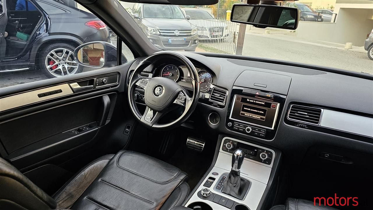 2014' Volkswagen Touareg photo #6