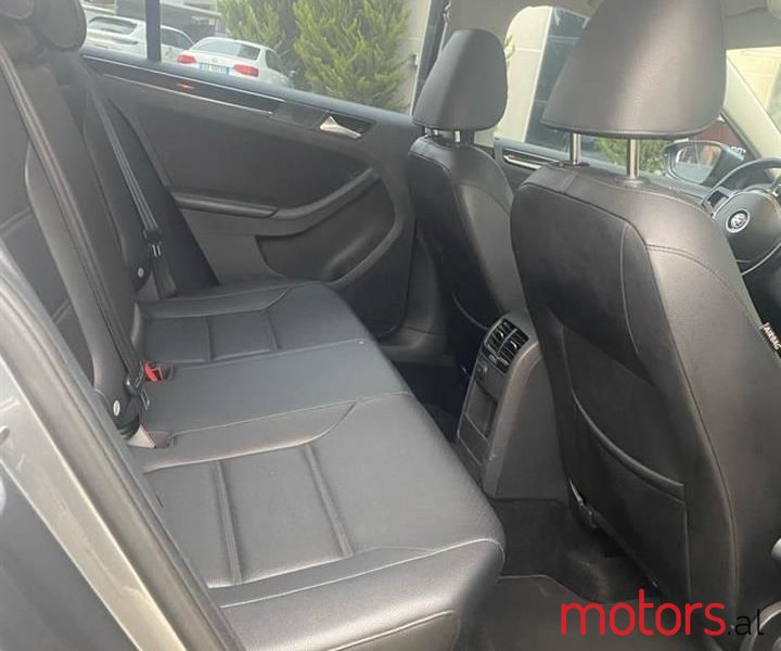 2016' Volkswagen Jetta photo #6