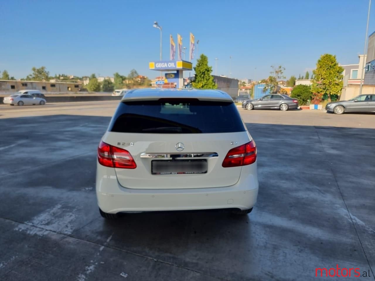 2013' Mercedes-Benz 200 photo #2