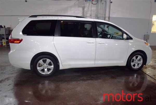 2017' Toyota Sienna 2017 Toyota Sienna photo #2