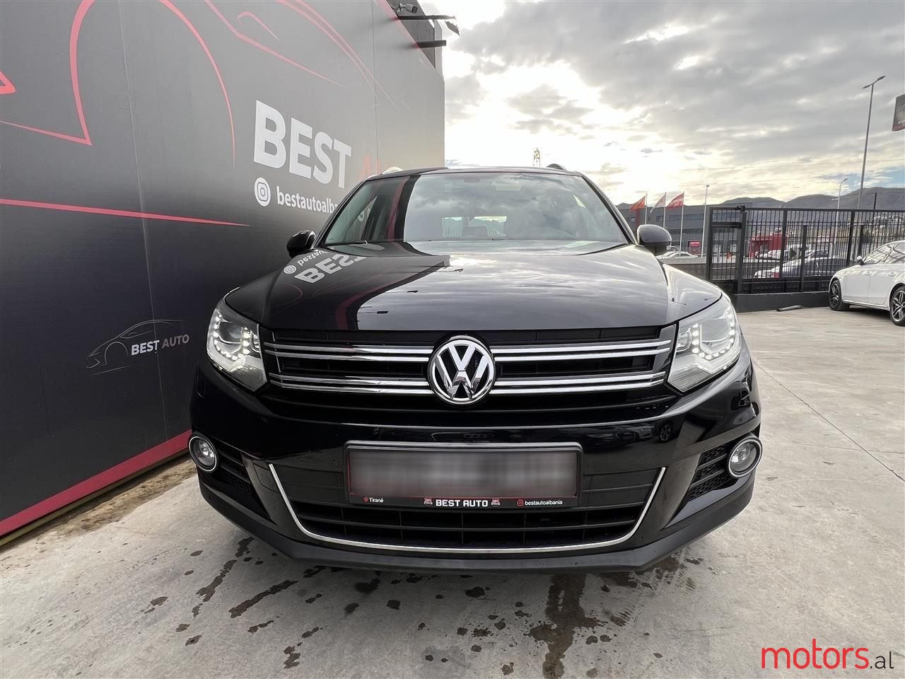 2012' Volkswagen Tiguan photo #3