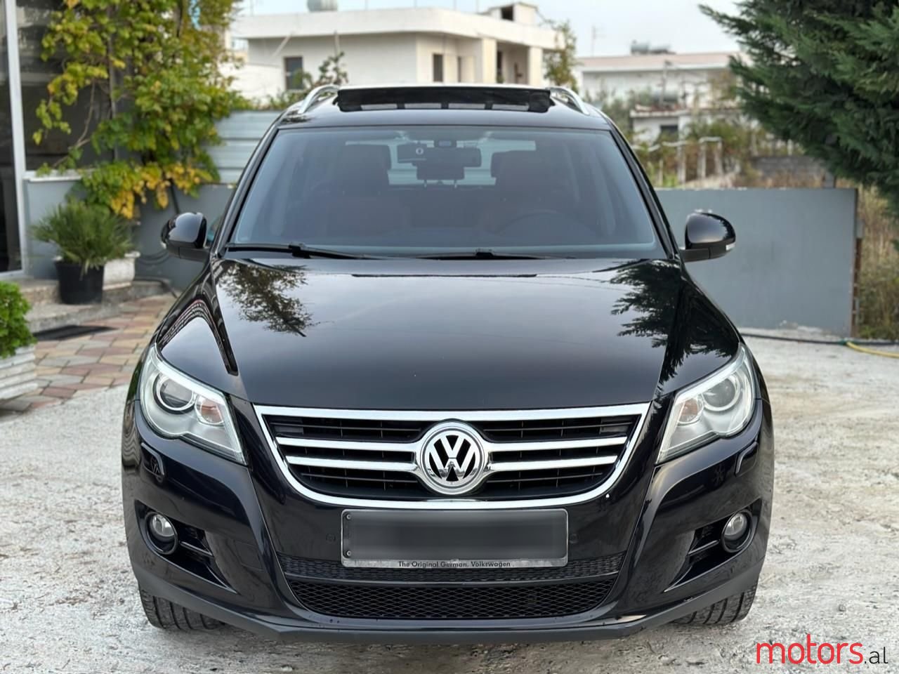 2011' Volkswagen Tiguan photo #3