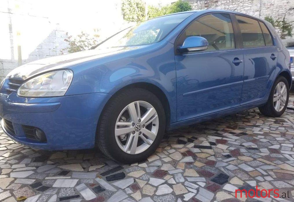 2004' Volkswagen Golf photo #1