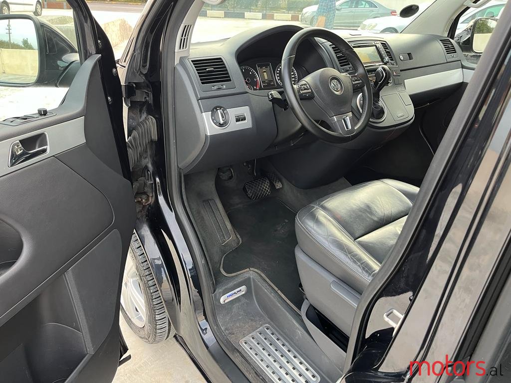 2012' Volkswagen T5 Multivan photo #5