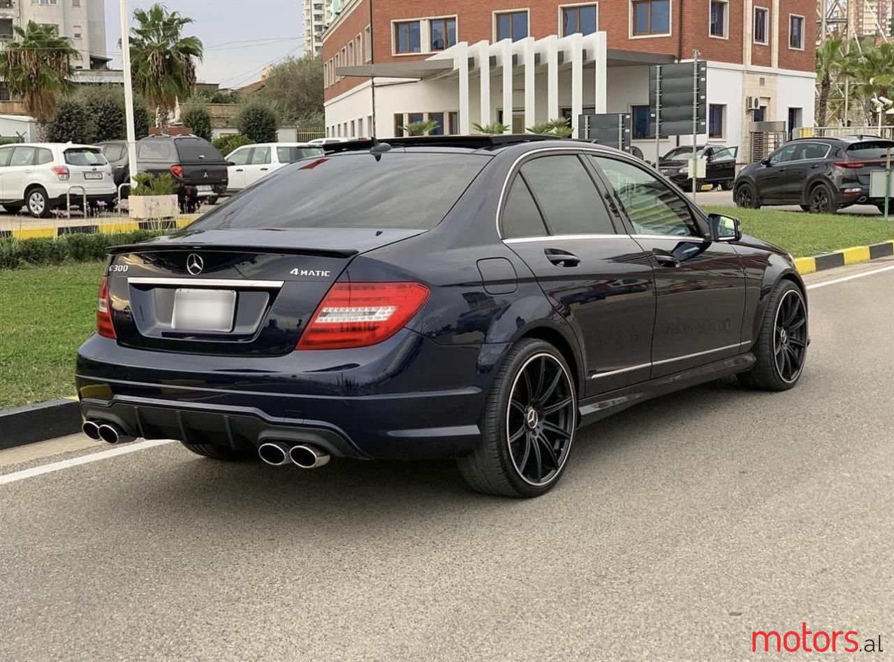 2012' Mercedes-Benz C 300 photo #3