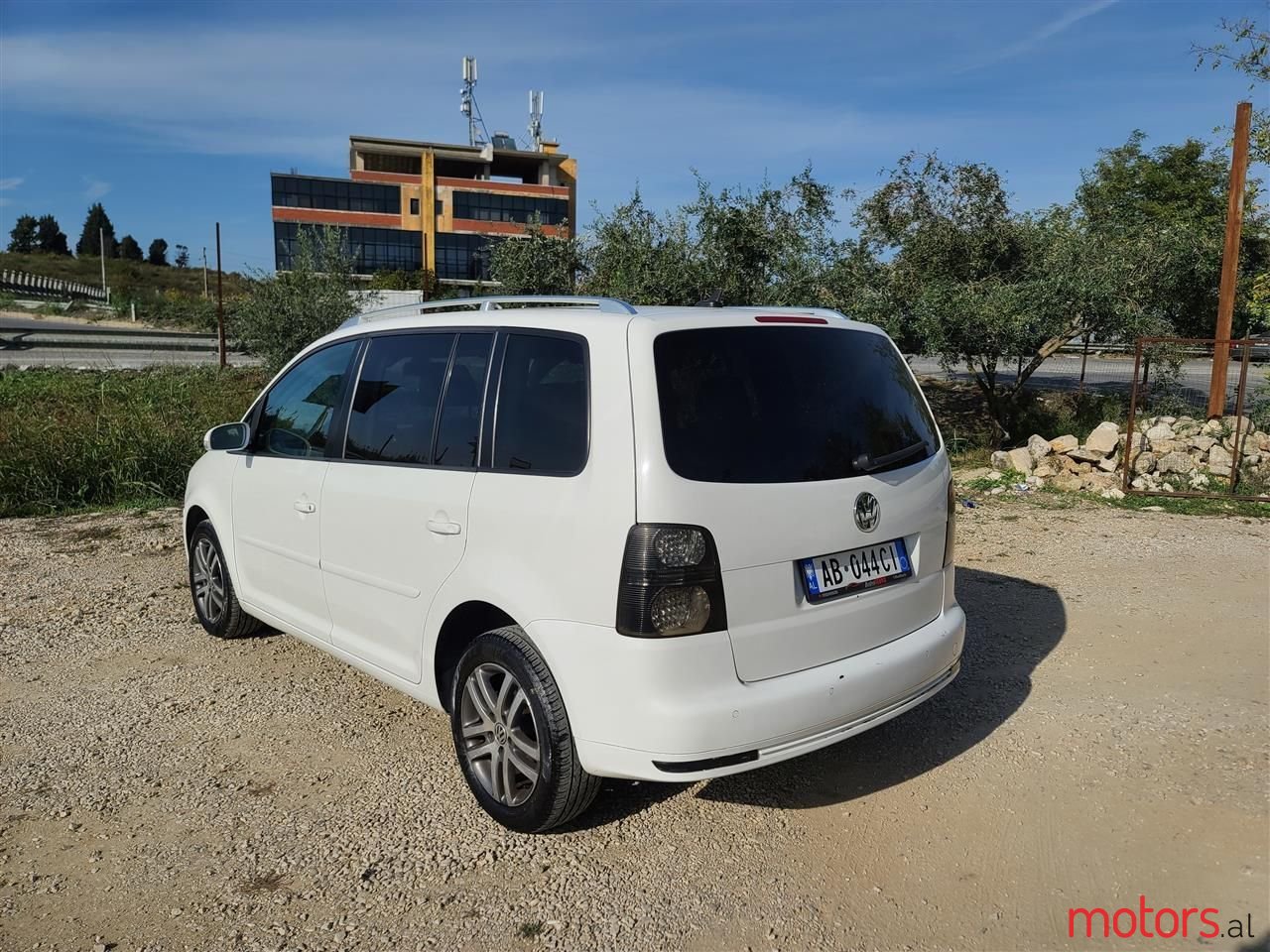 2008' Volkswagen Touran photo #3