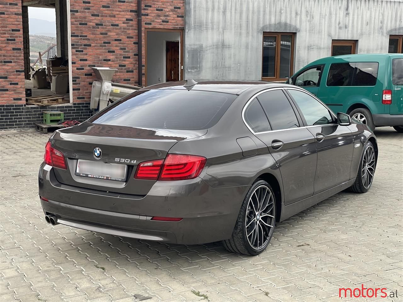 2011' BMW 530 photo #4