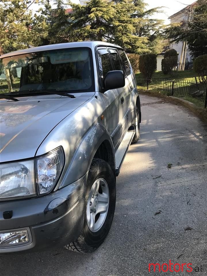 2001' Toyota Land Crusier photo #1