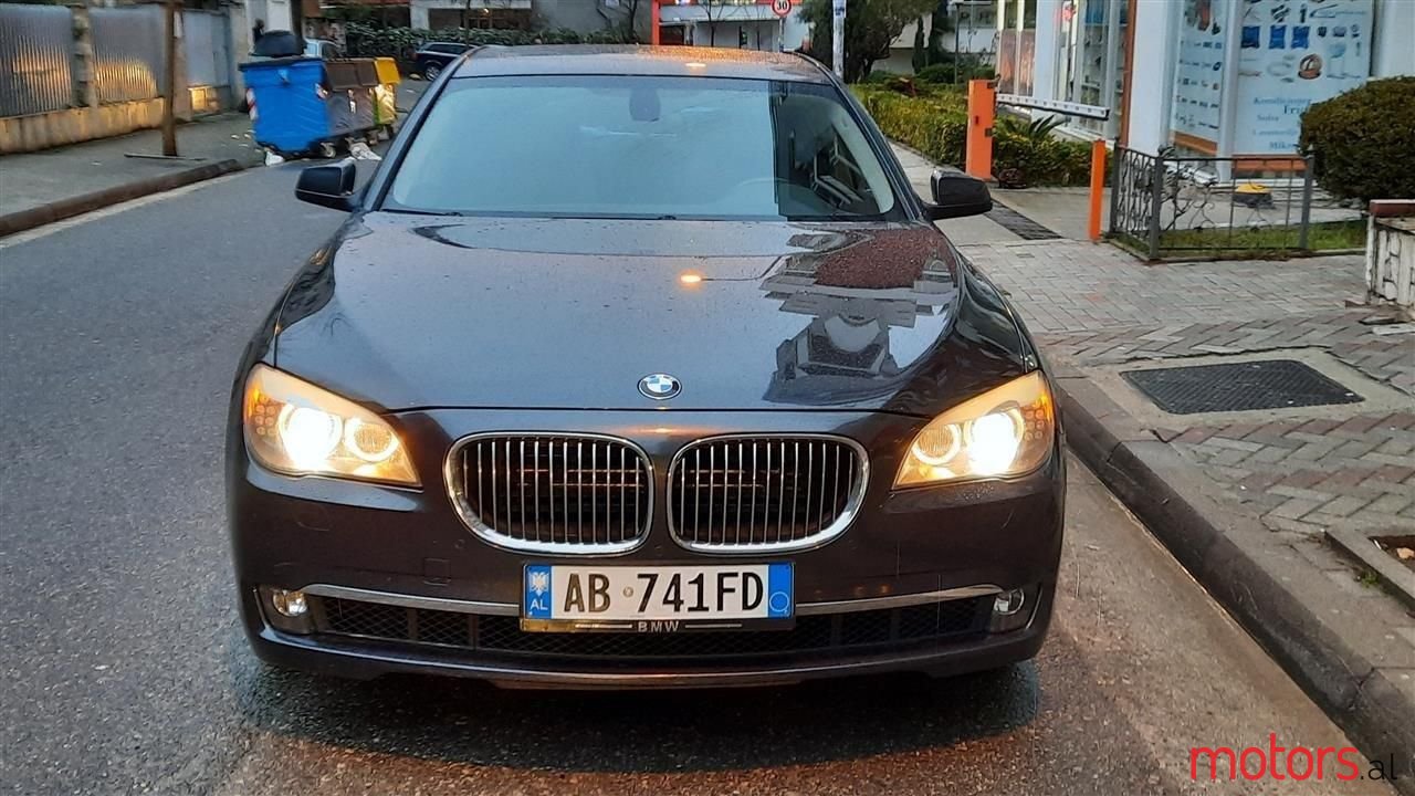 2011' BMW 750 photo #5