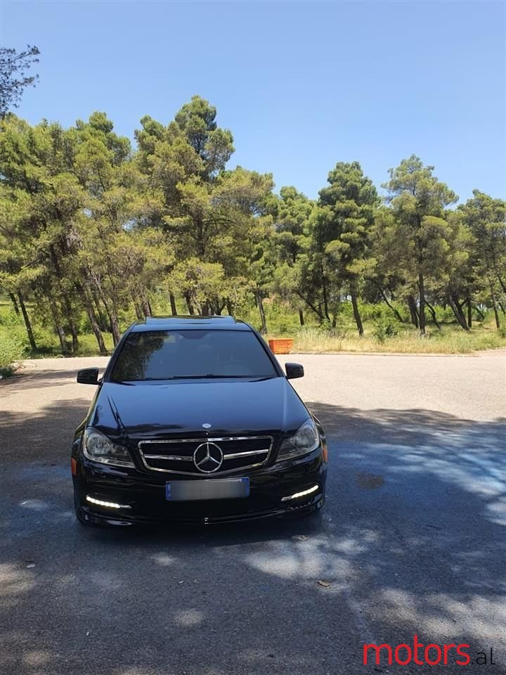 2011' Mercedes-Benz 300 photo #4