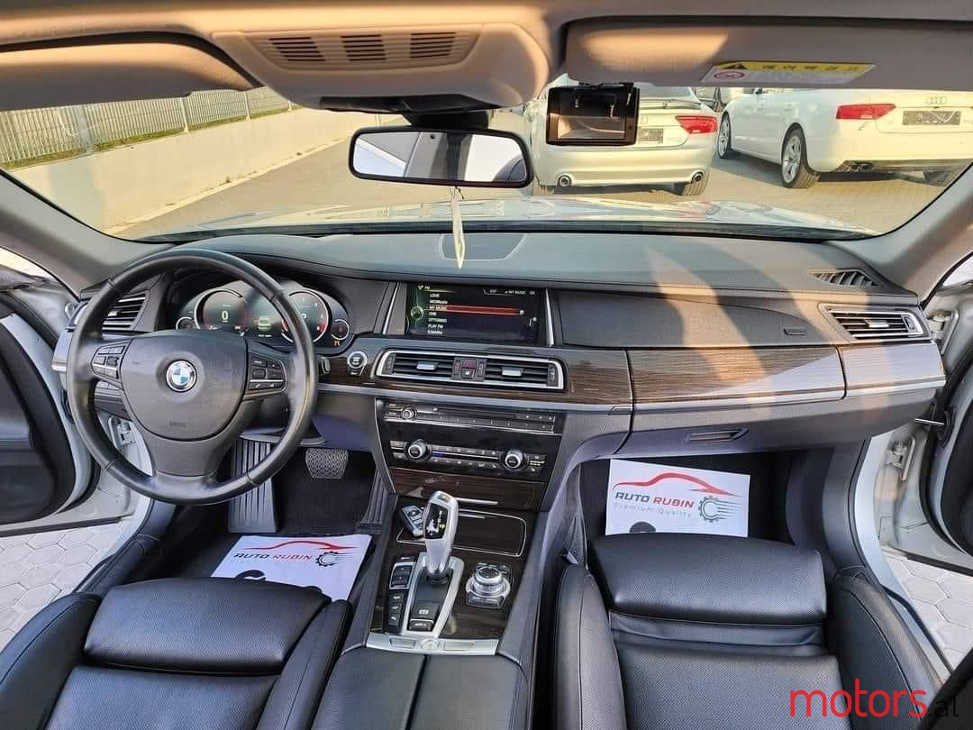 2013' BMW 740 photo #2