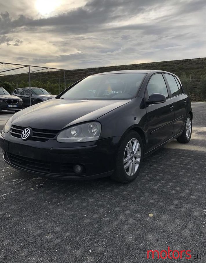 2004' Volkswagen Golf photo #1