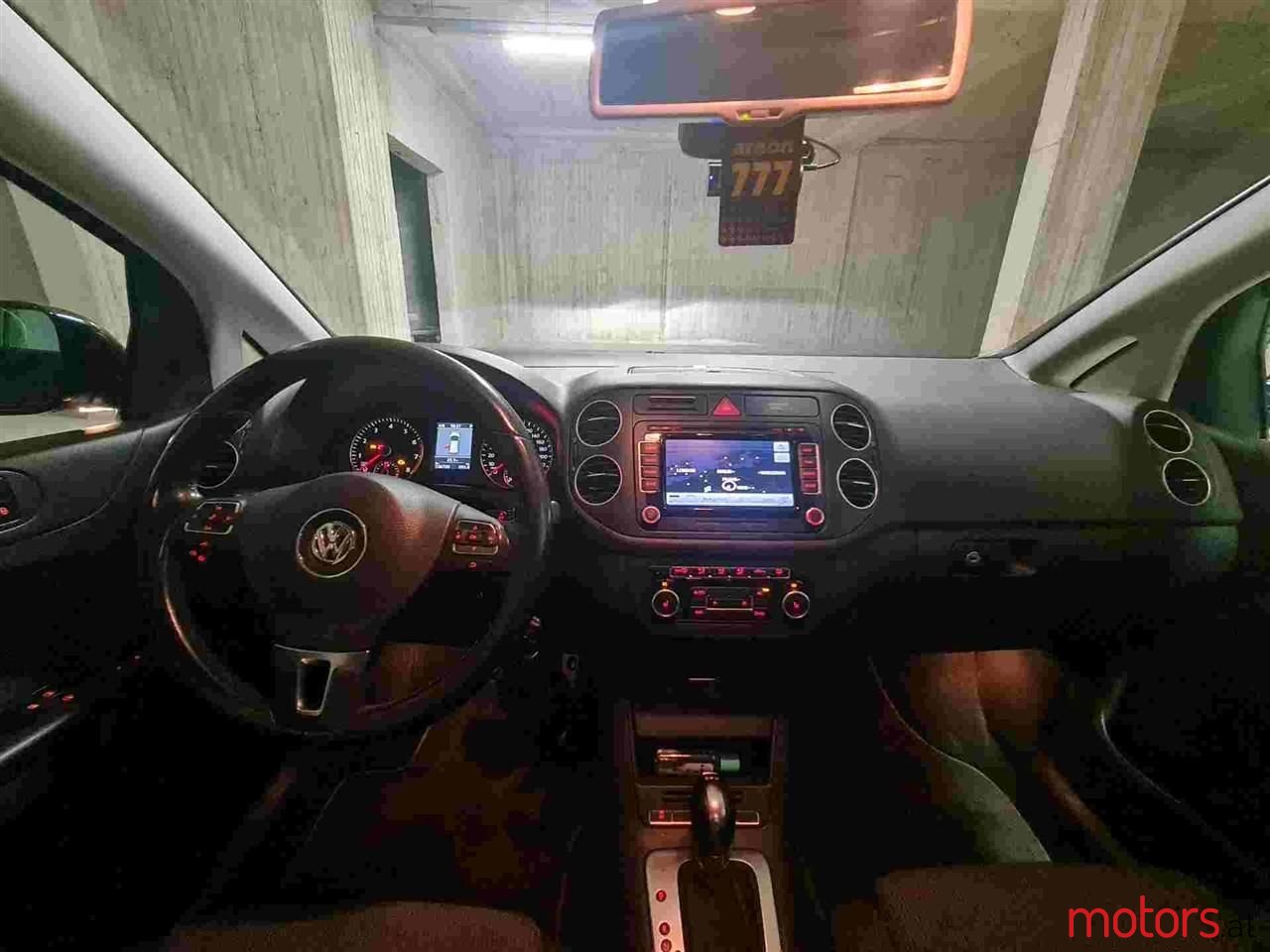 2012' Volkswagen Golf Plus photo #5