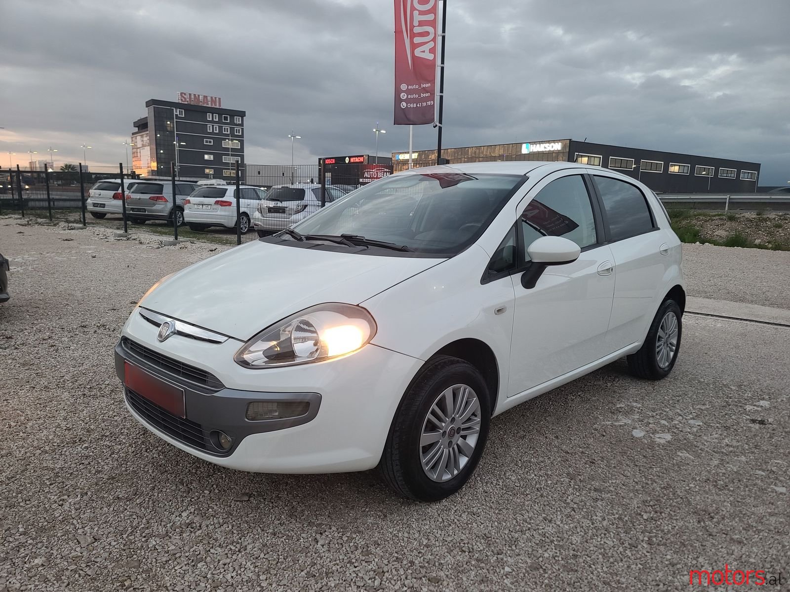 2012' Fiat Punto Evo photo #5