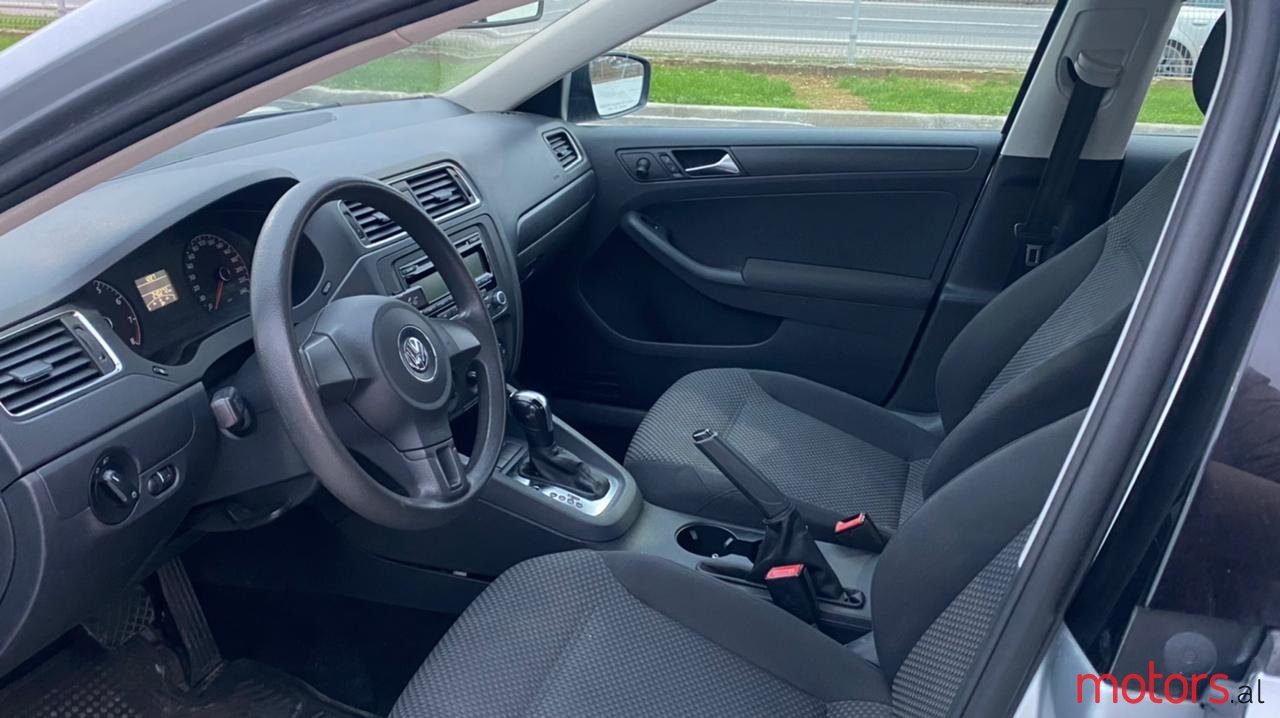 2011' Volkswagen Jetta photo #5