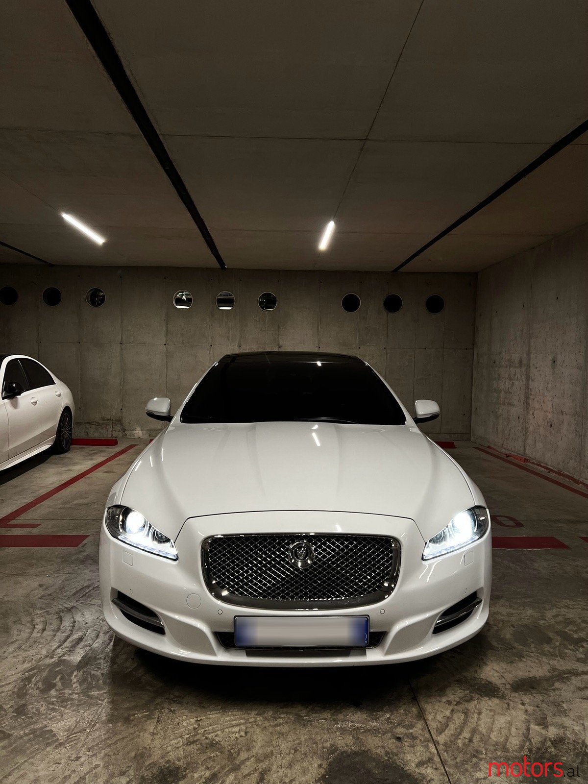 2013' Jaguar XJ photo #1