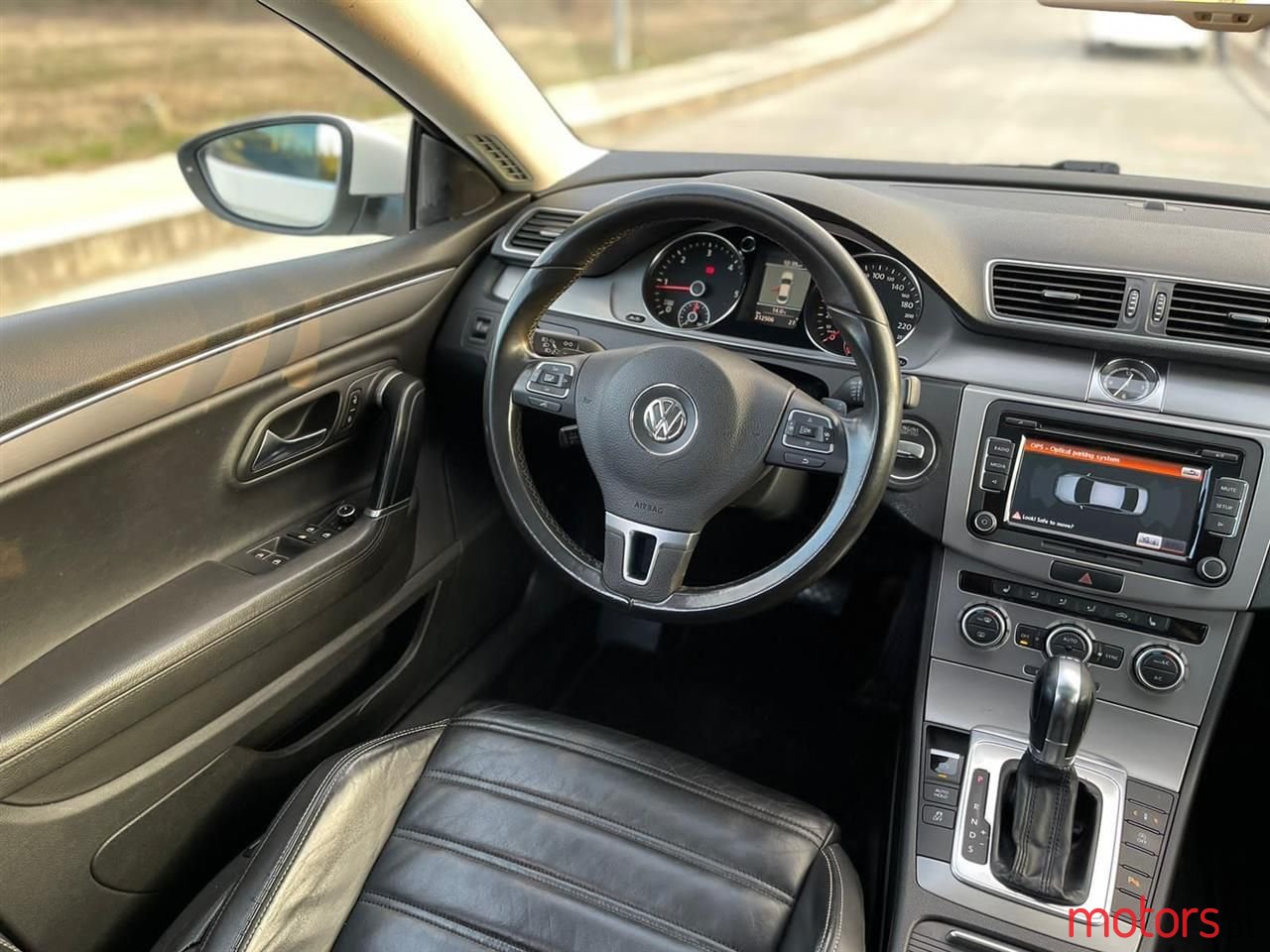 2013' Volkswagen Passat photo #3