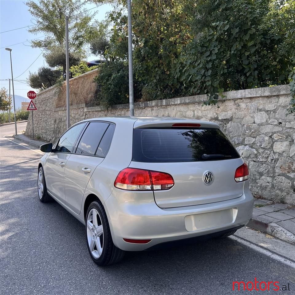 2011' Volkswagen Golf photo #2