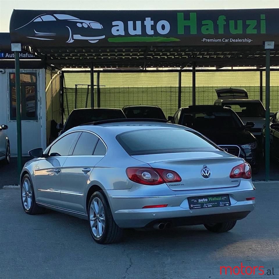 2010' Volkswagen Passat photo #3