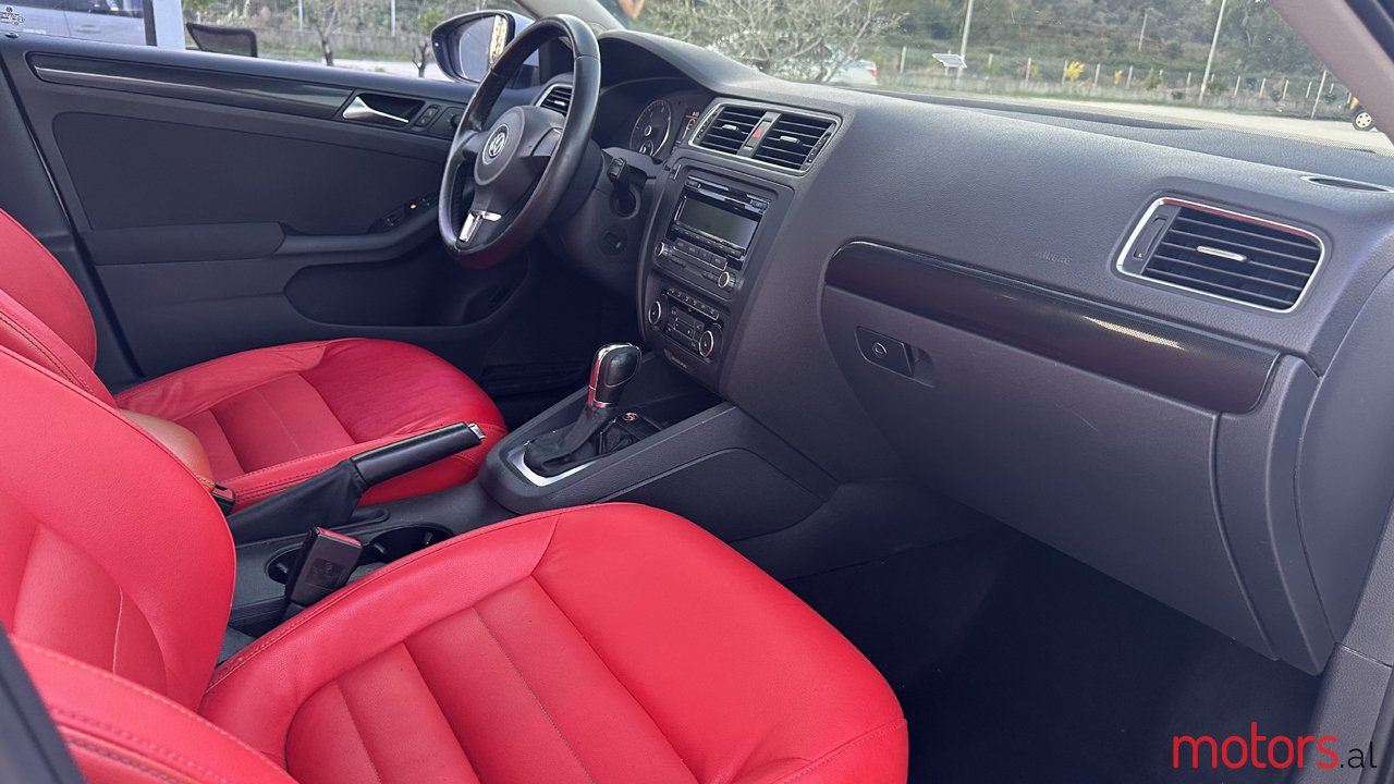 2011' Volkswagen Jetta photo #7