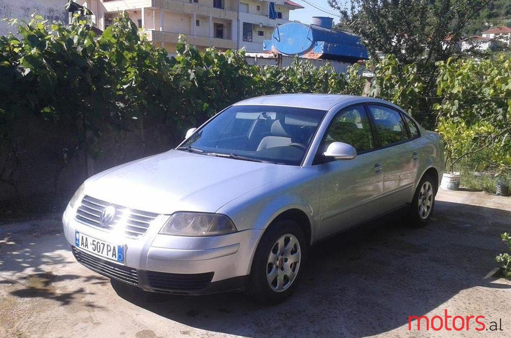 2004' Volkswagen Passat photo #1