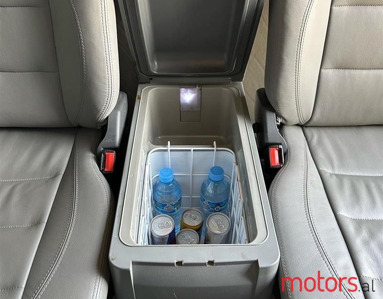 2009' Volkswagen T5 Caravelle photo #4