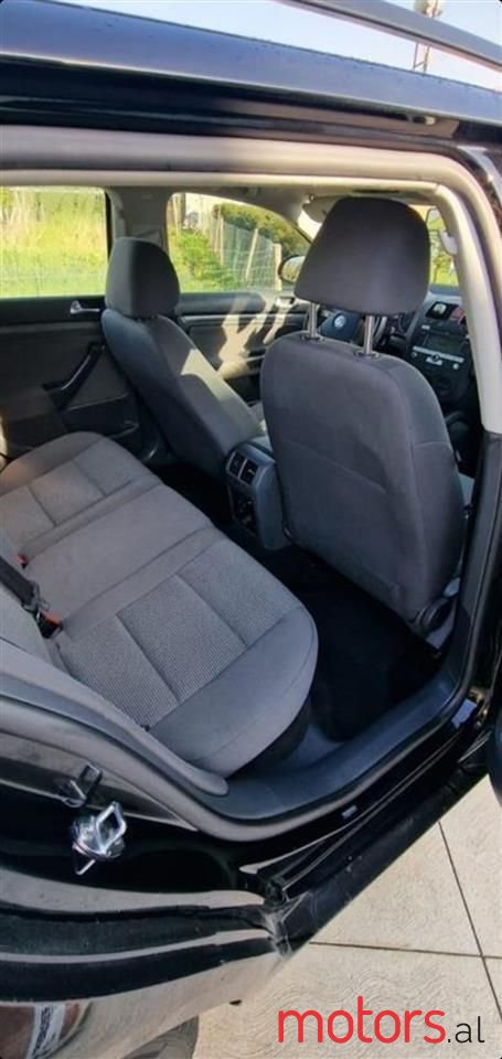 2008' Volkswagen Golf photo #4