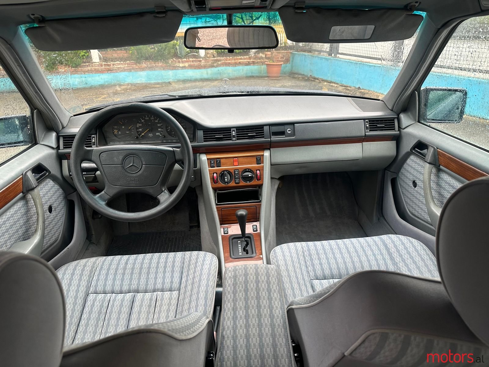 1993' Mercedes-Benz E 250 photo #6