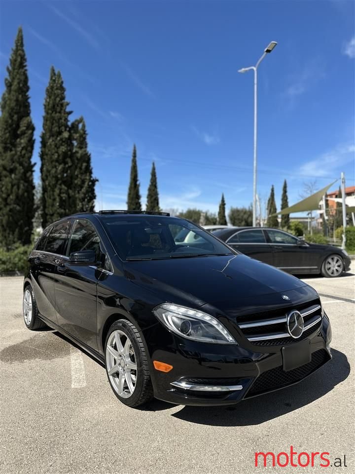 2013' Mercedes-Benz B 250 photo #1