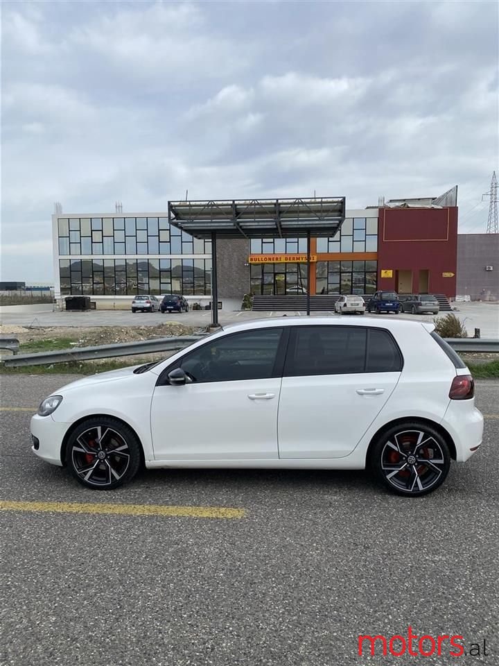 2010' Volkswagen Golf photo #1