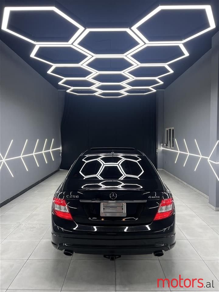 2011' Mercedes-Benz C 250 photo #2