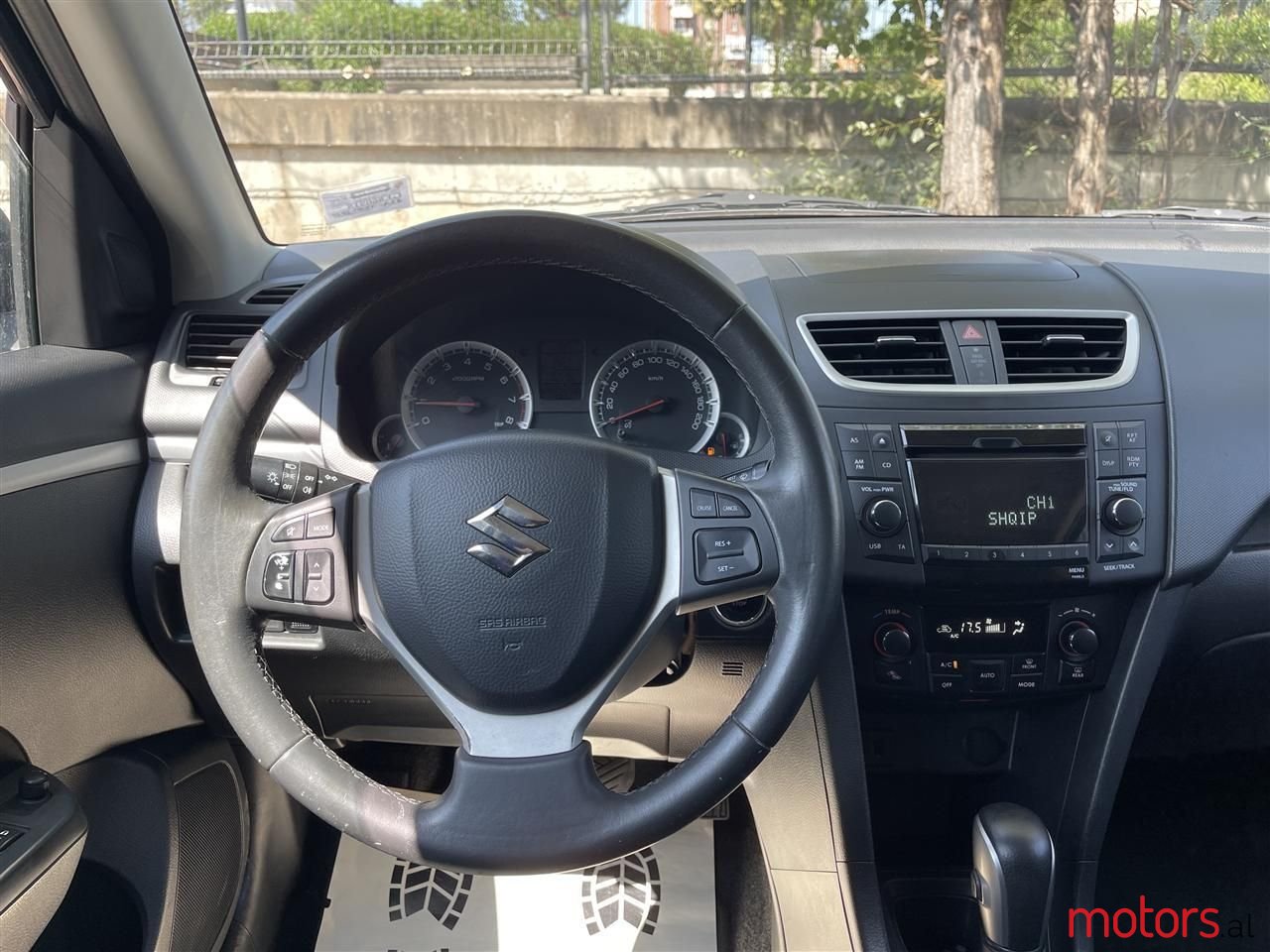 2011' Suzuki Swift photo #6